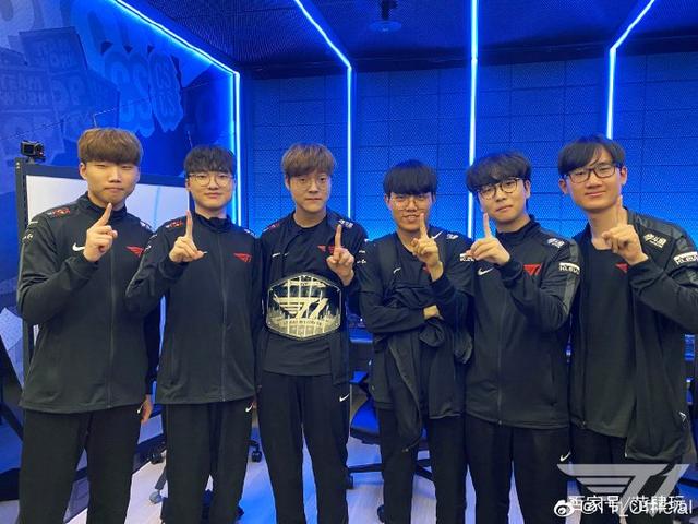 带领下笑到 带领下笑到